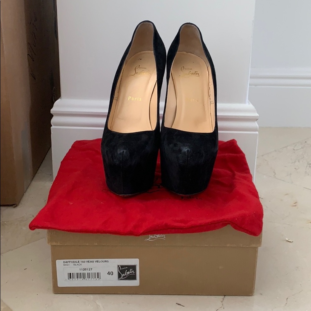 Christian Louboutin Size 40 Black Daffodile pumps